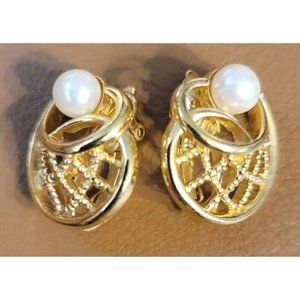 Signed Trifari Faux Pearl Clip Earrings Basket Weave Gold Tone Vintage
